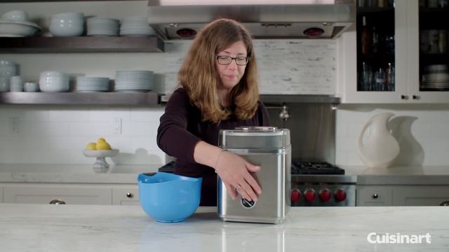 Pure Indulgence™ 2 Quart Frozen Yogurt-Sorbet & Ice Cream Maker Demo (ICE-30BC) смотреть онлайн