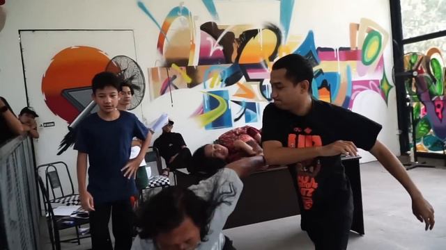 Dibalik Layar Pembuatan Film Waktu Maghrib смотреть онлайн