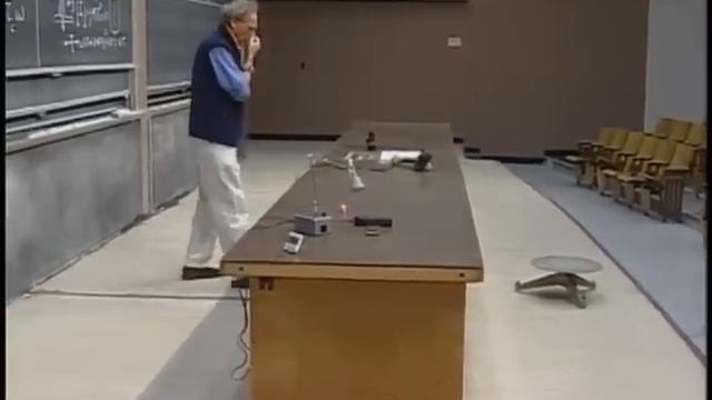 8.01x - Lect 20 - Angular Momentum, Torques, Conservation of Angular Momentum смотреть онлайн