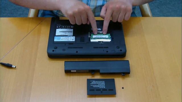 Toshiba NB250: Замена памяти смотреть онлайн