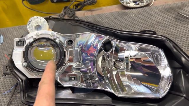 Разбор фар Subaru Legacy и замена штатных линз на светодиодные Aozoom. До/ После смотреть онлайн