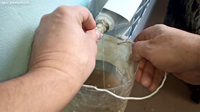 Как удалить воздух из радиатора отопления? Спустить воздух из батареи! Три разных крана Маевского! смотреть онлайн