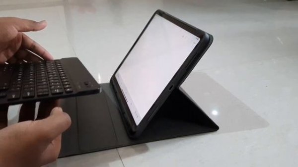 ipad pro case india ||Apple IPAD pro 2018 keyboard case from amazon(IS IT WORTH IT?) for RS. 2299/-