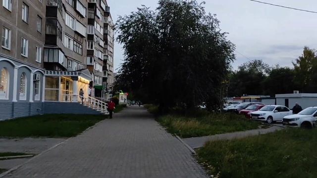 Южный Урал. Магнитогорск. Проспект Карла Маркса вечером. 27 сентября 2023 г. смотреть онлайн