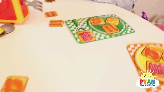 Ryan plays Crazy Toasters Game with Kinder Surprise Egg for Winner! смотреть онлайн