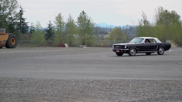 1965 Ford Mustang 289 Convertible Video: Muscle Car Of The Week Episode 257 V8TV смотреть онлайн