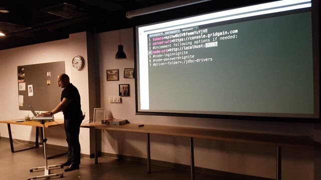 Alex Aksenov "Apache Ignite: grouping tasks to improve performance" смотреть онлайн