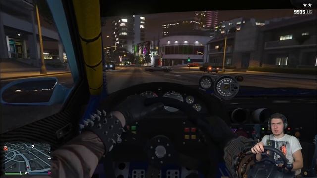 ГОНКИ С ПОЛИЦИЕЙ в GTA ONLINE + РУЛЬ Logitech Driving Force GT смотреть онлайн