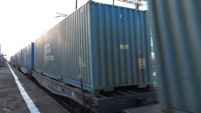 Электровоз ВЛ80С-2008 с грузовым поездом смотреть онлайн