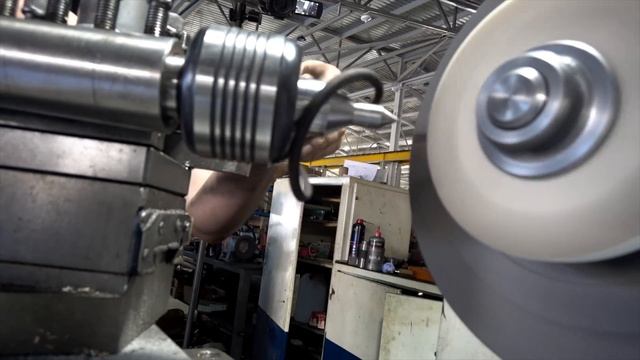 Шлифовка центра в сборе на токарном станке. Это круто! смотреть онлайн