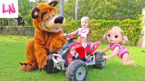 Детская машинка и Игрушки в подарок от Мишки