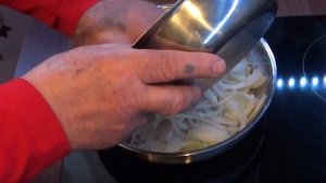 Креветки с кальмаром и луком. Обалденно вкусно.