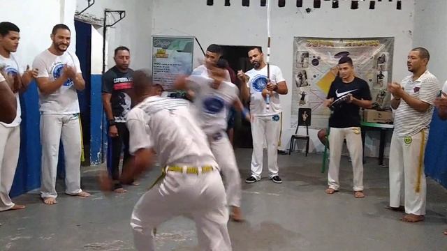 Mestre Nestor associação de Capoeira Axé Iúna смотреть онлайн