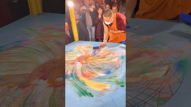 Буддийская песочная мандала создана монахами в храме в Петербурге смотреть онлайн