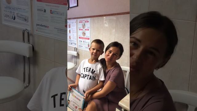 Мама и малыш счастливы! Первое посещение стоматолога! Отличные эмоции и, конечно, подарок! смотреть онлайн