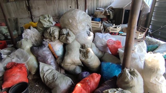 Сколько килограмм полиэтилена в этой куче? смотреть онлайн