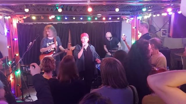 Умка - "Музыка глухих", "Иногда не здесь" и "Командовать парадом". 10.05.22,ДжаоДа,Мск. (окончание) смотреть онлайн