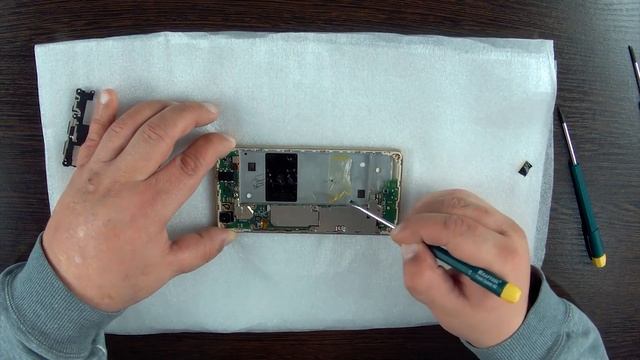 Как поменять аккумулятор на HUAWEI P8 Lite 2015 года