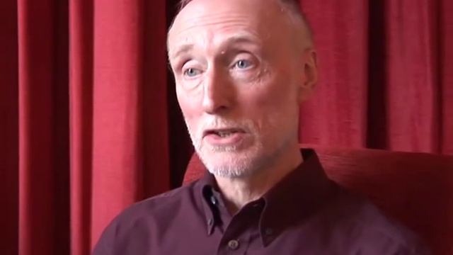 Tom Hutchinson on Project Third Edition смотреть онлайн