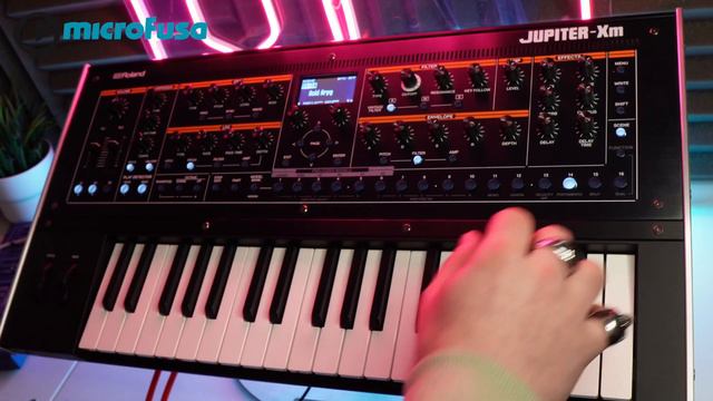 💥ROLAND JUPITER Xm 💥 - Sintetizador - Review Rápida - Algunos Presets y Demo смотреть онлайн