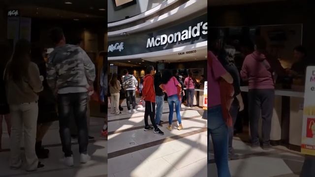 Как поменять деньги в Аргентине ! Поход в местный Мак смотреть онлайн