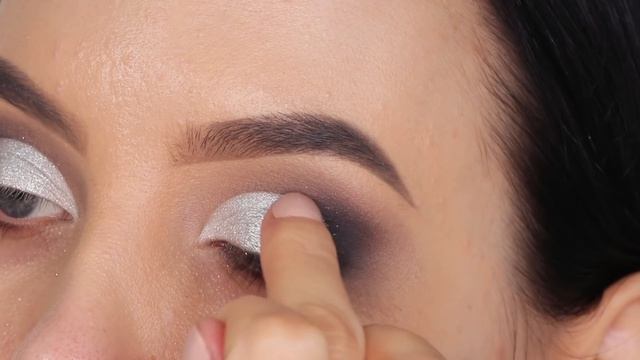 Smokey Silver Eye Makeup Tutorial | Holiday Glam Look смотреть онлайн