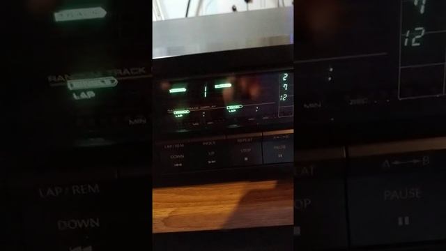 Onkyo DX-6470 Macht Laute Geräusche
