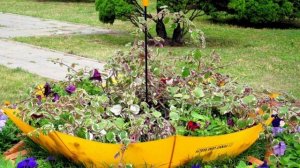 Стильные клумбы своими руками из подручных материалов