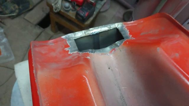 Ремонт проблемного участка бака - центрального кронштейна (возле ящика АКБ) смотреть онлайн