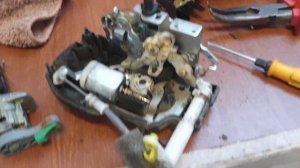 ниссан кашкай j10  замок водительской двери.внутрянка