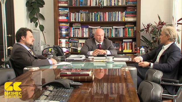 ЛЮДЯМ ЕСТЬ НЕЧЕГО, НО ОНИ ПОКУПАЛИ ПАРФЮМЕРИЮ смотреть онлайн