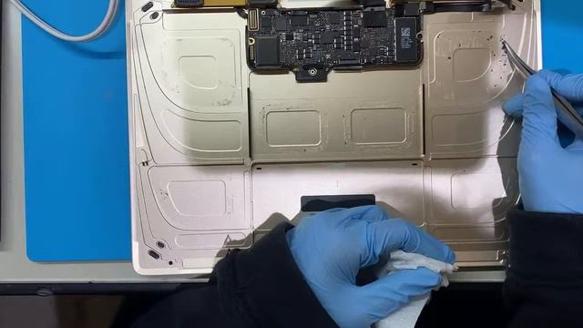 MacBook 2017 12in A1534 バッテリー交換修理2万円 смотреть онлайн