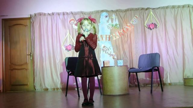 Таболина Катя. Дебют в 5 лет. Три веселых зайчика. смотреть онлайн