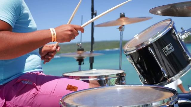 TRIBUTO ENTRE PANAS REGGAE MULATO, RAWAYANA, LOS PERICOS, BAD BUNNY, MATA RICA, MERMELADA BUNCH смотреть онлайн