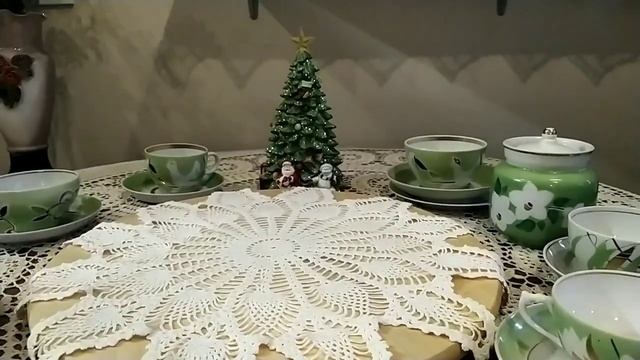 Посуда на танцах! Чашки новогоднего цвета.