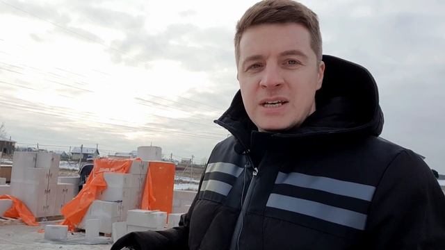 ? СТРОИМ 2-Й ЭТАЖ ? Технология кладки 2-го этажа дома из газобетона. Как правильно начать монтаж ? смотреть онлайн
