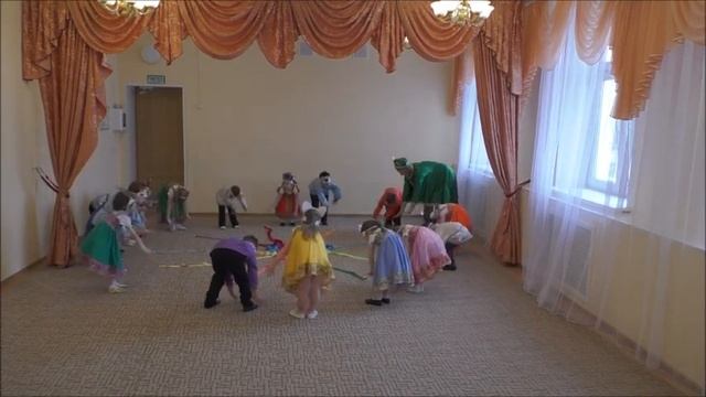 Авторская театрализованная песня "Солнечная карусель". сл. и муз.Е.В.Шурахова смотреть онлайн