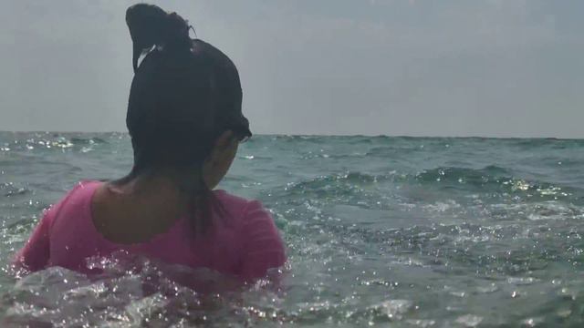 эвелина на море под водой смотреть онлайн