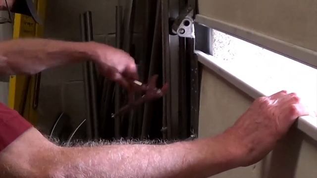 How to Replace Garage Door Sections смотреть онлайн