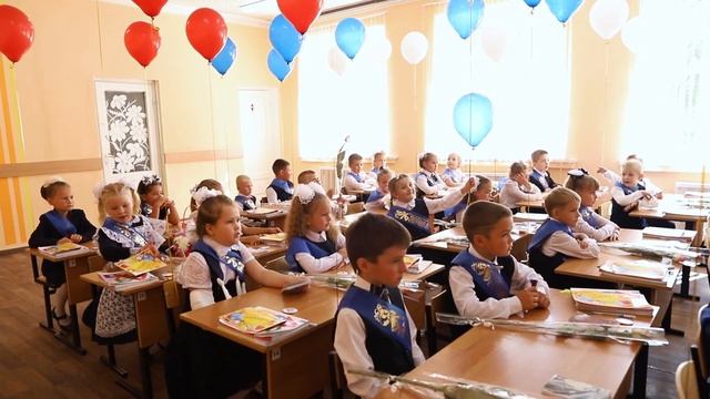 Песенка первоклашки (поет мальчик) - Роман Дубяга смотреть онлайн