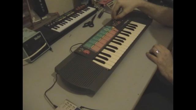 Circuit Bent Yamaha PSS-12 by freeform delusion смотреть онлайн