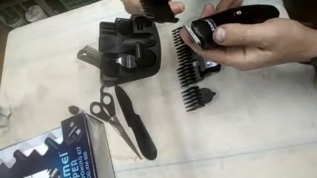 Машинка для стрижки Kemei KM-600 смотреть онлайн