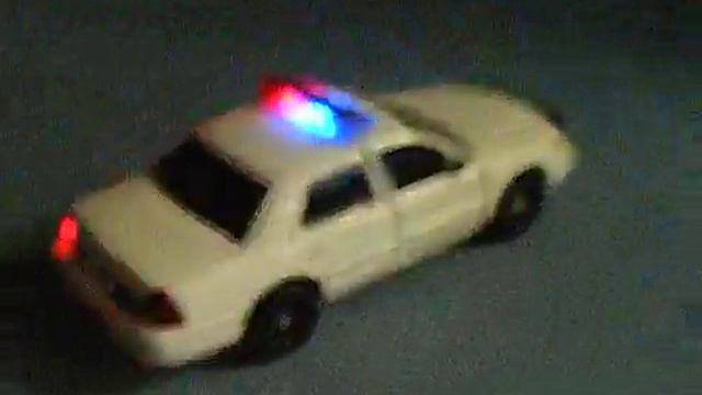 Police Ford Crown Vic With LED Lights 1/32 смотреть онлайн