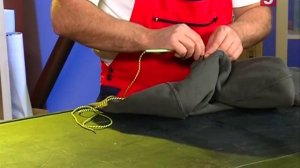 Как вставить шнурок в капюшон толстовки: лайфхак от "Утра на 5"