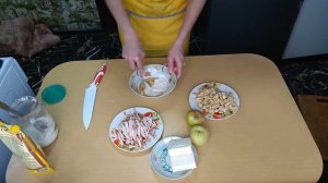 Салат «Мужской каприз  С КОПЧЁНОЙ КУРИЦЕЙ И ГРИБАМИ.