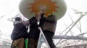 Установка аттракциона "Орбита" в парке "Солнечный ветер"