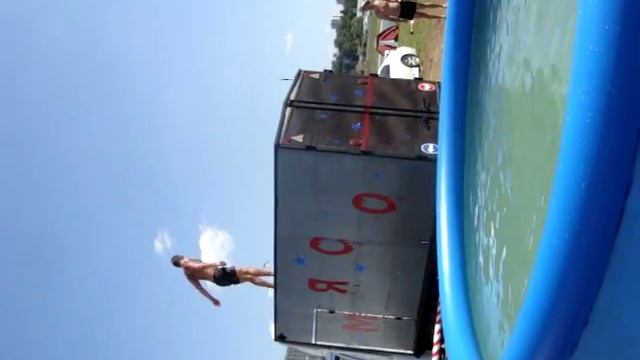 Прыжок с переворотом (опасно) смотреть онлайн