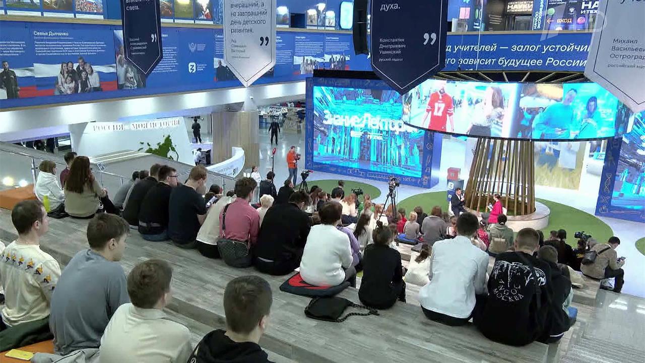 На выставке 