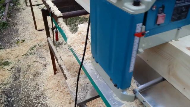 Обработка бруса на MAKITA 2012NB - самодельный стол с роликами. смотреть онлайн