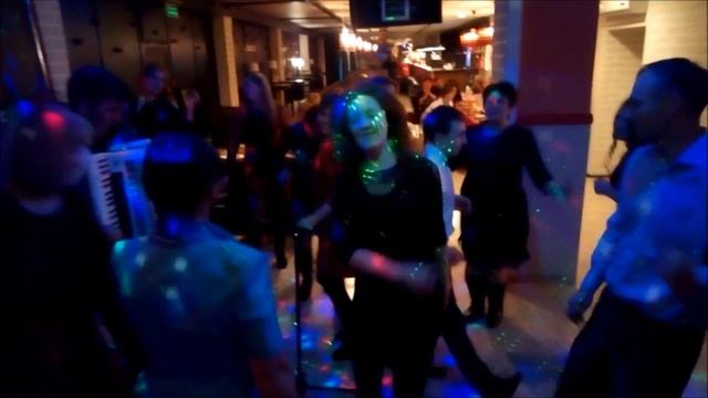 Новогодние корпоративы. Танцы. Азат Тимеркаев. Ламбада. Цыганочка смотреть онлайн